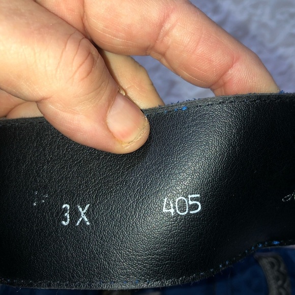 Michael Gerard size 3x Blue Embossed Leather Belt with Silver Buckle- used - Picture 5 of 9